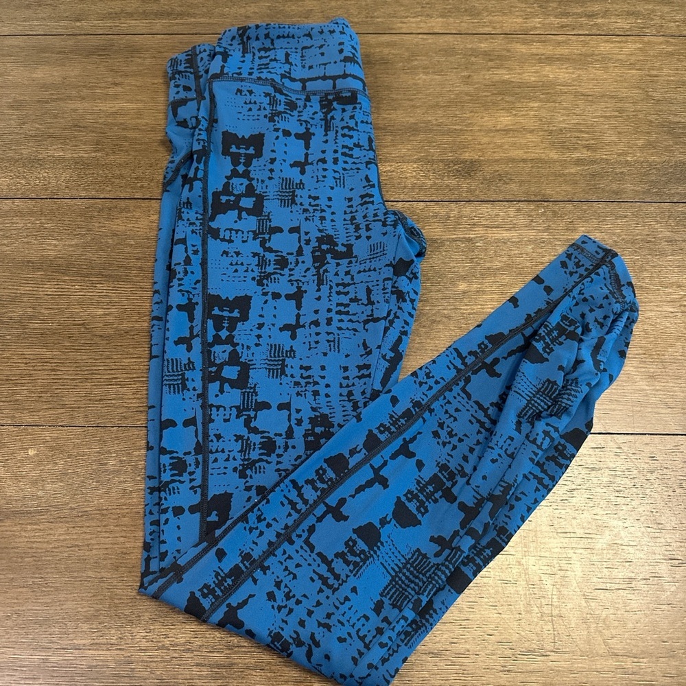 CAbi Leggings in Blue and Black Pattern